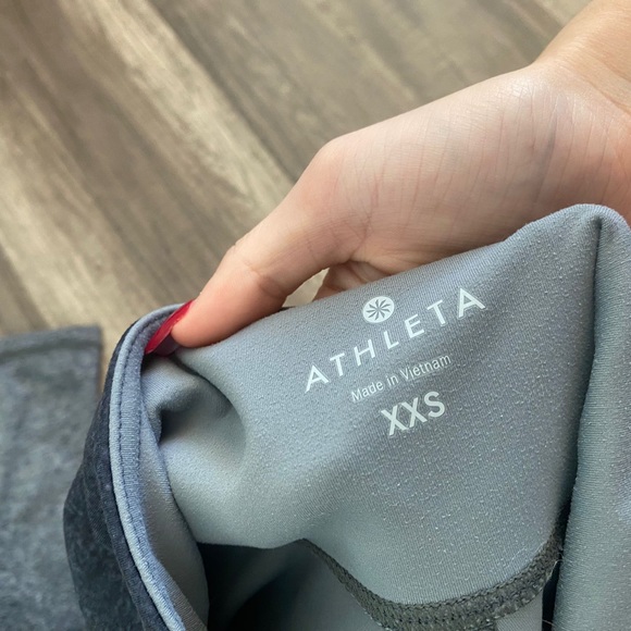 Athleta gray leggings in perfect conditions size xxs - Picture 2 of 3